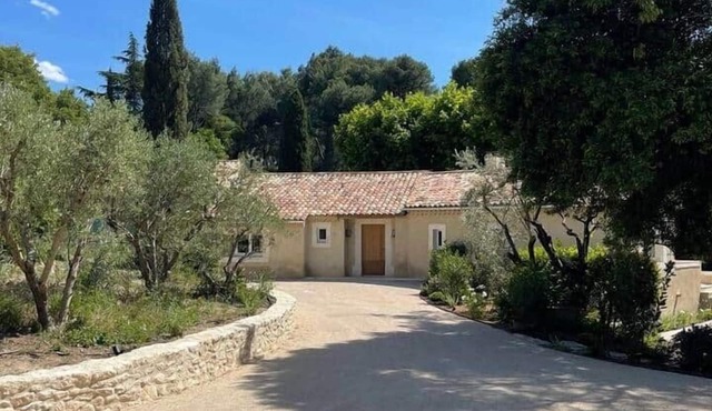 Farmhouse in a renowned Alpilles vineyard