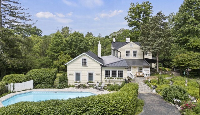 Farmhouse, Gardens, Pool, Fishing Pond, Pergolas