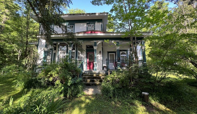 Farmhouse, Gateway to the Finger Lakes