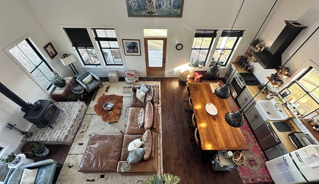 Farmhouse Getaway - Firepit, Views & Stargazing