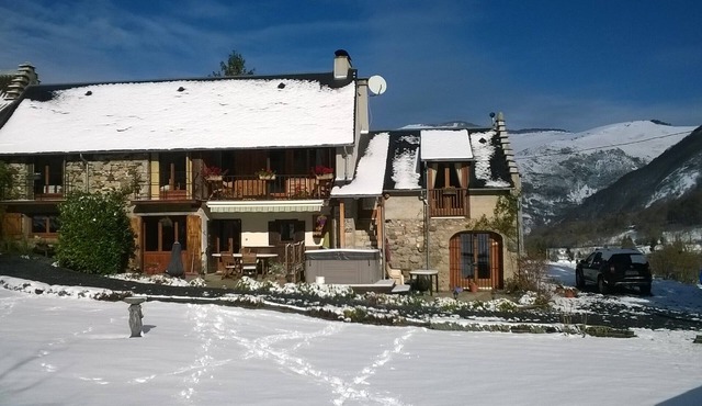 Farmhouse Gite In Beautiful Mountain Location, Heated Pool & Hot Tub.