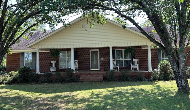 Farmhouse home located near Eufaula and Clayton, AL