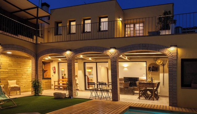 Farmhouse in a nice wine region 40 mins to Barcelona and 25 to Sitges beaches.