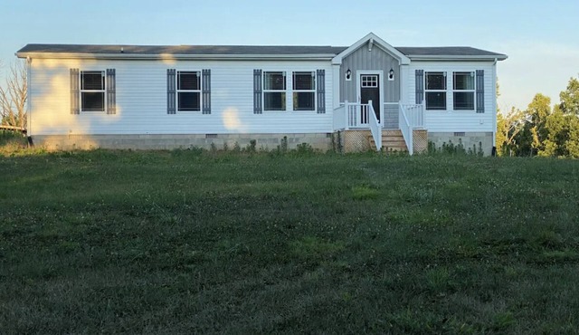 Farmhouse in Amesville Ohio 20 minutes from Athens.