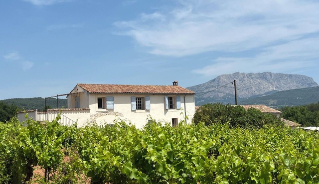 Farmhouse in country house close to Aix en Provence