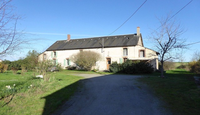 Farmhouse in Giroux near Forest & Lake