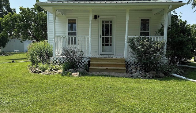 Farmhouse in Grand Blanc - 3 bedrooms near Lakes & Eats