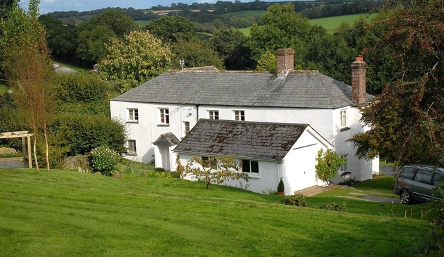 Farmhouse in peaceful rural Devon (with heated outdoor pool May-Oct)
