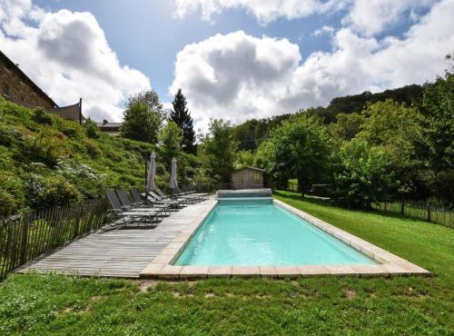 Farmhouse in Pyrenees with Pool