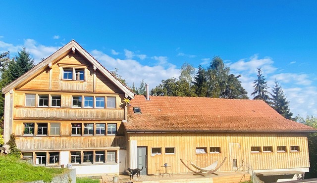 Farmhouse in secluded location for 10 people with hot tub & dogs welcome