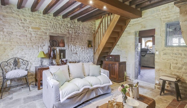 Farmhouse in Talon with Scenic Views