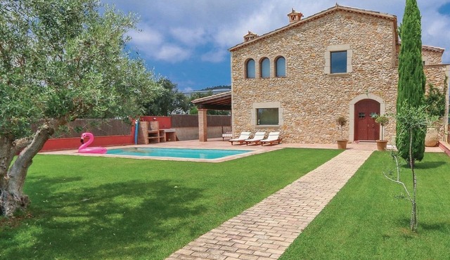 FARMHOUSE IN THE HEART OF THE COSTA BRAVA
