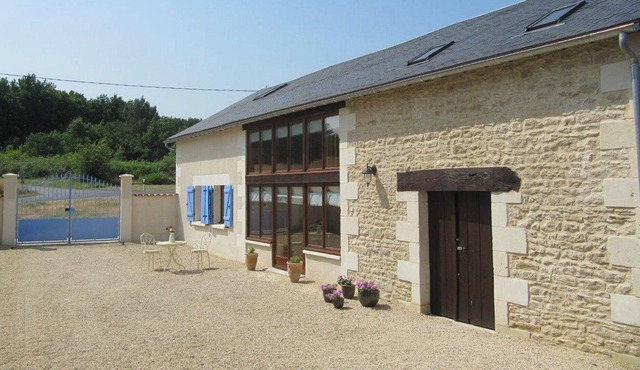 Farmhouse in the Loire Valley countryside with swimming pool and hot tub