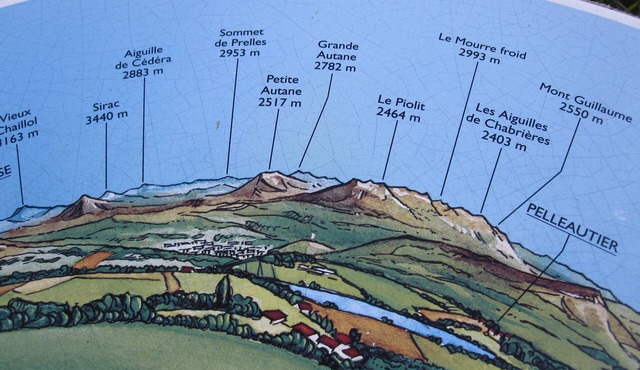 Farmhouse in the meadow/Hautes - Alpes/September