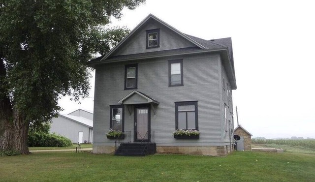Farmhouse Inn - beautiful 1917 farmhouse set on 150 acres of farmland.