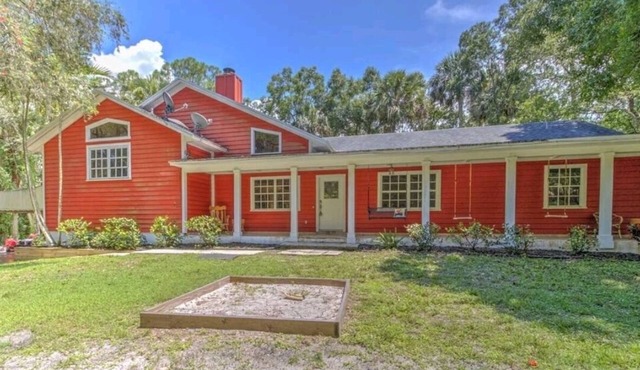 Farmhouse King Bed Pool Table Movie Room Pet Friendly Oasis Private