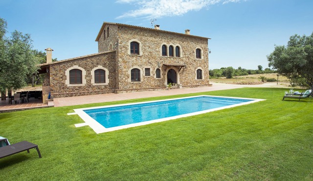 FARMHOUSE LLABIA EMPORDA HOUSE WITH SWIMMING POOL COSTA BRAVA 14 p