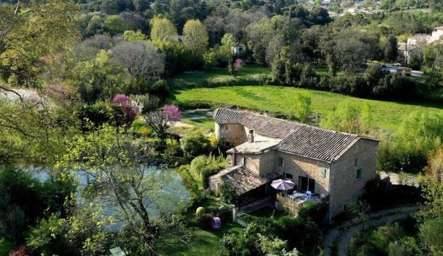 Farmhouse located in the countryside, in a peaceful setting in the heart of the Cévennes.