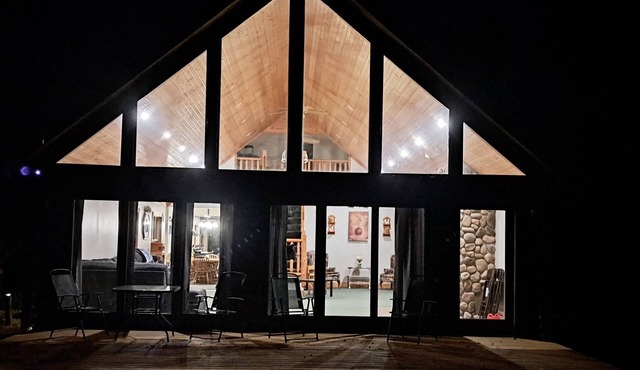 Farmhouse Lodge, Private 4-bedroom, Hot tub, Massage Chair, spacious, AC 5G,