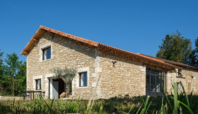 Farmhouse, modernism in the heart of nature, outbuilding and private pool.