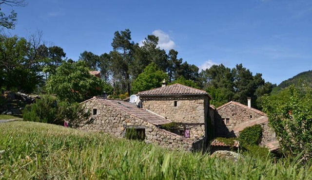 - "farmhouse" Mas de la Font des Roches -