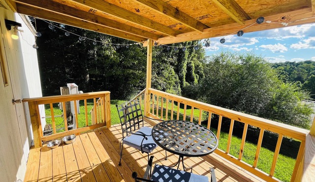 Farmhouse mobile home with Wi-Fi, AC in lovely Dayton