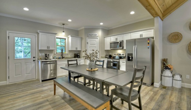 Farmhouse Near Blue Ridge & Lake Nottely Hot Tub Fire Pit Pet Friendly