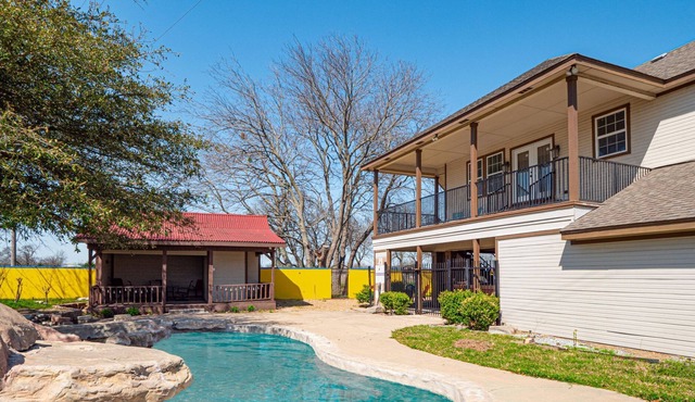 Farmhouse Oasis - Manam Estates