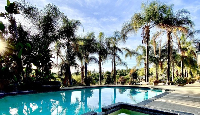 Farmhouse Oasis - Relax, Un-wind, Enjoy!