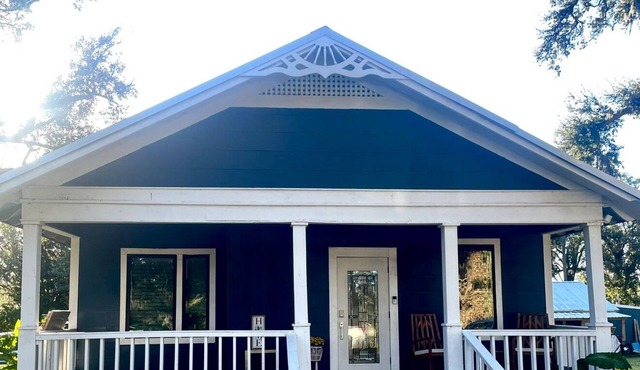Farmhouse Oasis Treehouse, Pool, Heated Spa & Arcade off I-4 Lakeland Airport