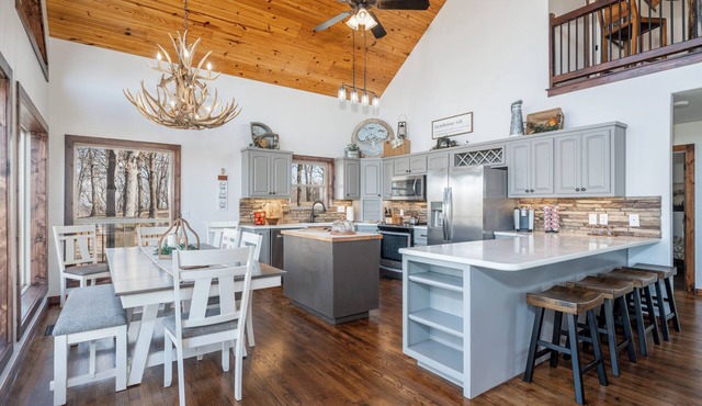 Farmhouse on 160 Acres | Stocked Lakes | Firepit | Trails | 30 minutes to Tulsa