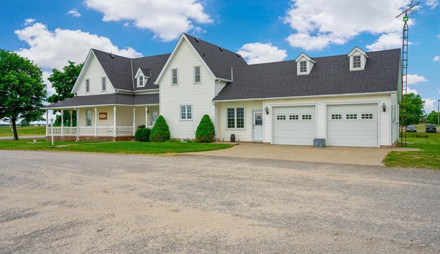 FarmHouse on 20- Country Retreat