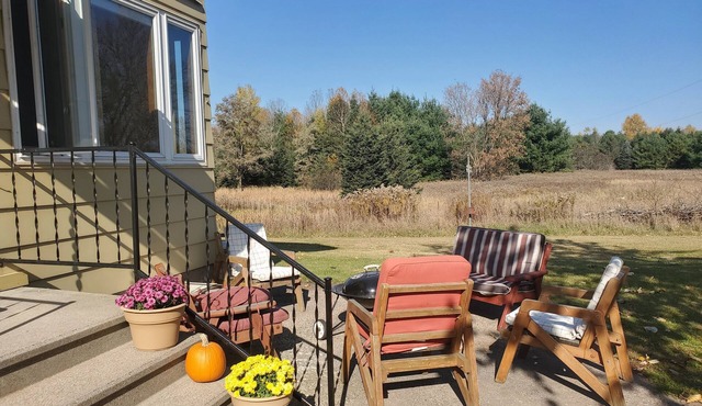 Farmhouse on 21 acres near Shawano Lake, amenities nearby, 45 min. to Lambeau.