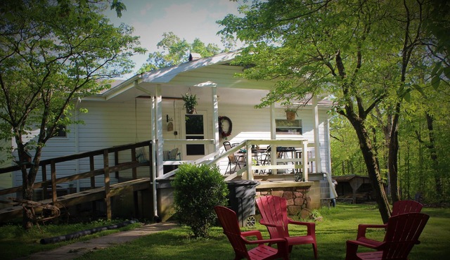 Farmhouse on 5 acres, many attractions and destinations close by.