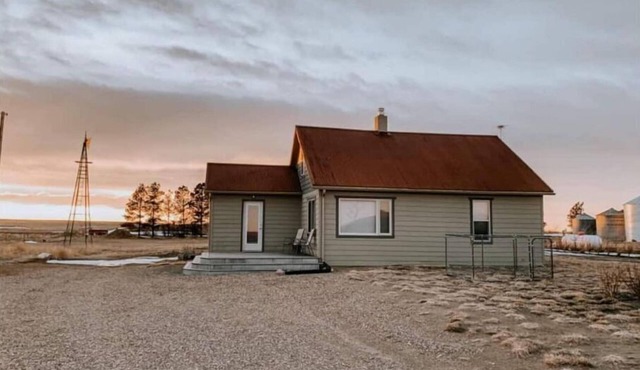 Farmhouse on Hi-Line near hunting and fishing enroute to Glacier National Park