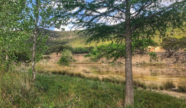 FarmHouse on the Creek near Parks & Winery