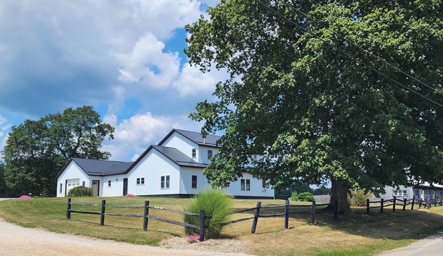 "Farmhouse on the Edge" a spacious farmhouse centrally located near AdamsvilleOH