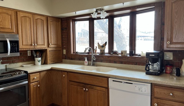 Farmhouse on winery property for 10 guests