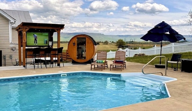 Farmhouse Pool Hot Tub Fire Pit Sauna Mountain Views