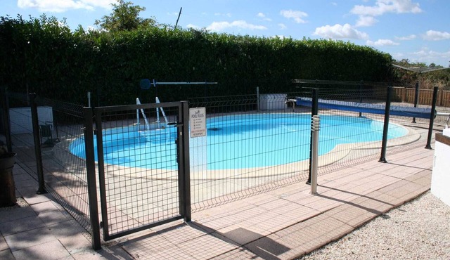 Farmhouse Private “HEATED” FOC Swimming Pool Pizza Oven With Uninterrupted Views