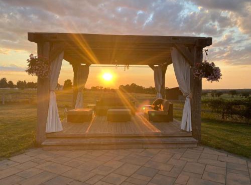 Farmhouse Resort