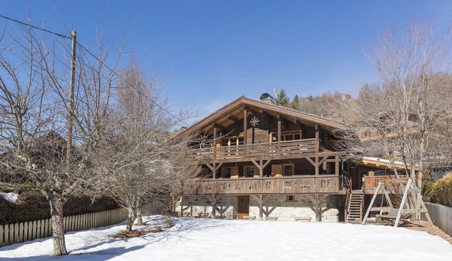 Farmhouse restored to 5* Chalet, Edge of Ski slope, swimming Pool