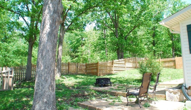 Farmhouse Retreat - Sleeps 10 - 1hr from STL
