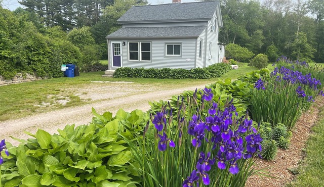Farmhouse retreat central to Mystic & Westerly, with outdoor shower