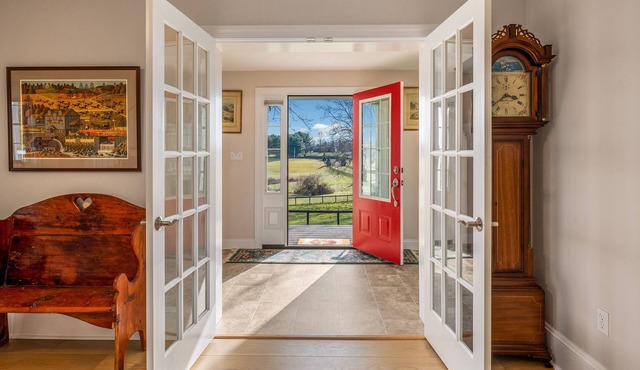 Farmhouse-Retreat Horses, Grapes & Orchards