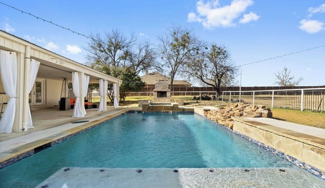 Farmhouse Retreat|HOT TUB |Spanishpool, Basketball