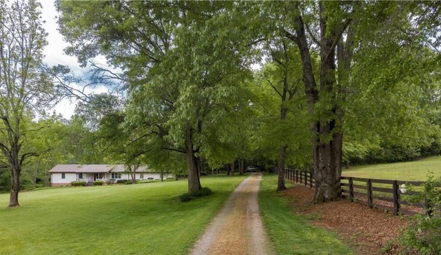 Farmhouse retreat near Serenbe