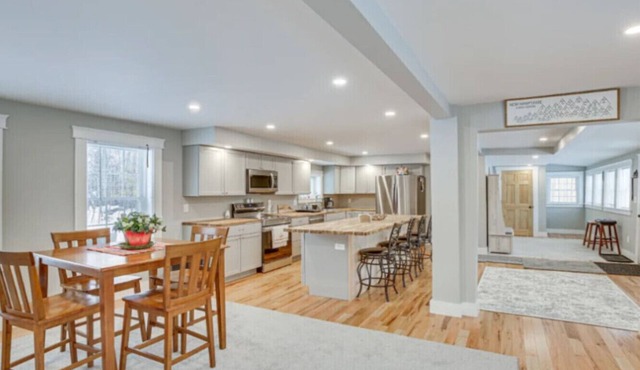 Farmhouse Retreat Peaceful Setting Renovated