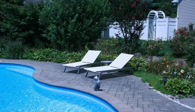 Farmhouse Retreat: Saltwater Pool, Access to Beach