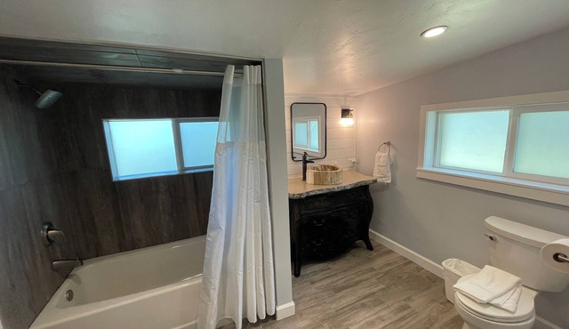 Farmhouse Retreat at Bear Lake and North Beach